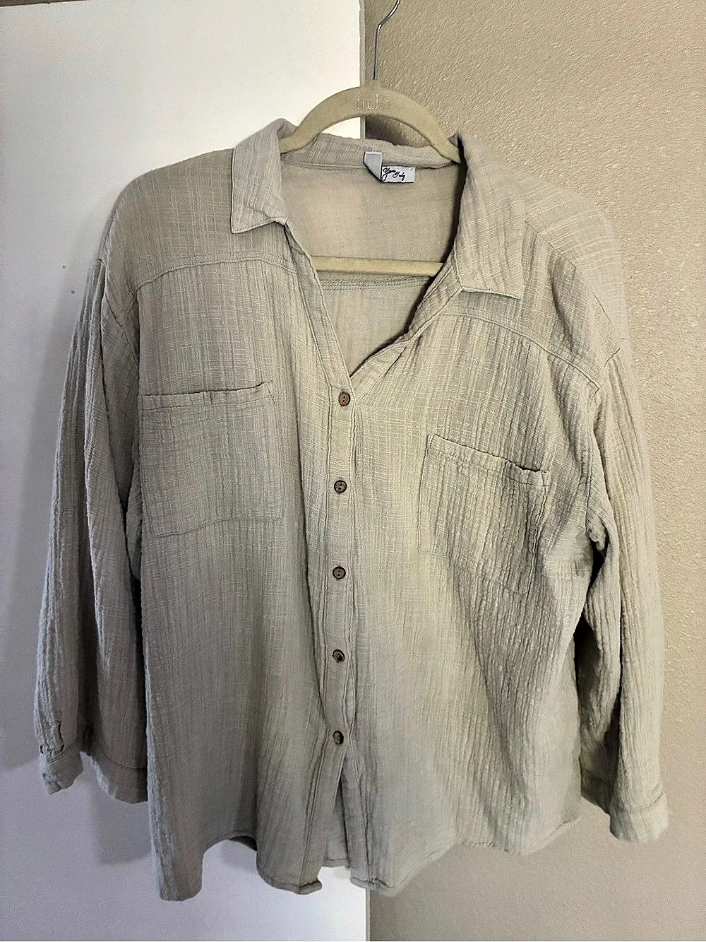 Women’s Light Sage Button down - Picture 2 of 4